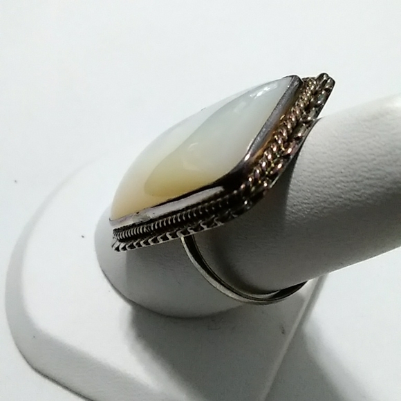 Mother of Pearl Ring - Picture 3 of 8